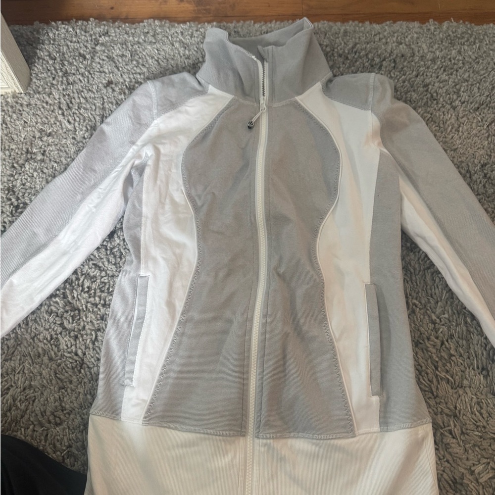 lululemon Women's Gray and White Jacket